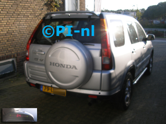 Parkeersensoren (set A 2019) ingebouwd door PI-nl in een Honda CR-V uit 2003. De display werd linksvoor bij de a-stijl gemonteerd.