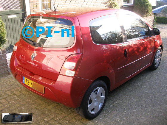 Parkeersensoren (set D 2019) ingebouwd door PI-nl in een Renault Twingo uit 2009. De spiegeldisplay is van de set met bumpercamera en sensoren.