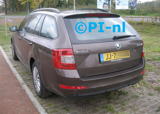 Parkeersensoren (set E 2019) ingebouwd door PI-nl in een Skoda Octavia Combi met canbus uit 2016. De pieper werd voorin gemonteerd.