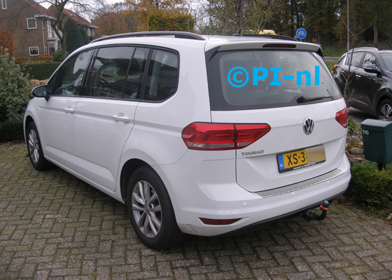 Parkeersensoren (set E 2019) ingebouwd door PI-nl in een Volkswagen Touran met canbus uit 2018. De pieper werd bereikbaar verstopt.