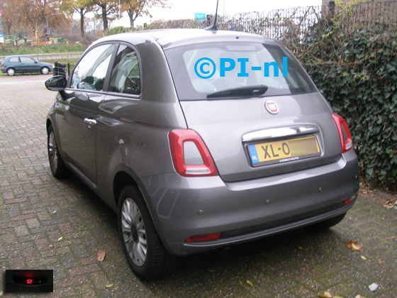 Parkeersensoren (set A 2019) ingebouwd door PI-nl in een Fiat 500 uit 2019. De display werd aan het plafond gemonteerd.