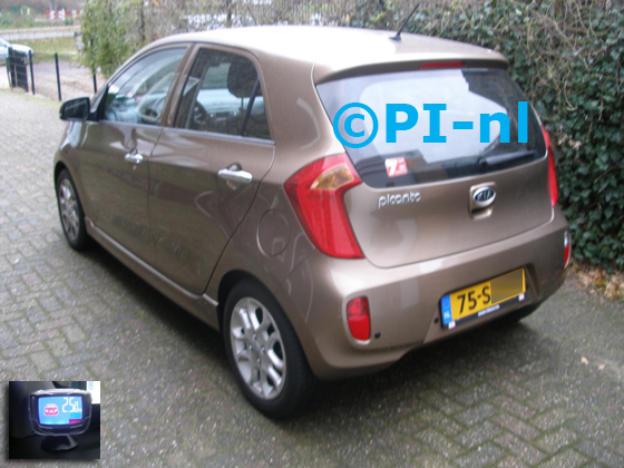 Parkeersensoren (set B 2019) ingebouwd door PI-nl in een Kia Picanto uit 2011. De display werd linksvoor bij de a-stijl gemonteerd.