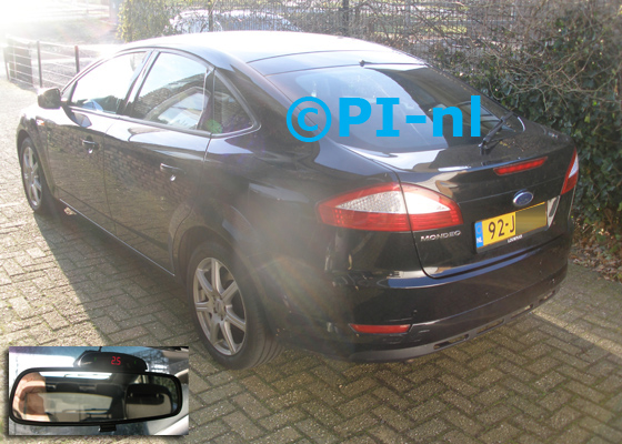 Parkeersensoren (set A 2020) ingebouwd door PI-nl in een Ford Mondeo (hb) uit 2009. De display werd op de binnenspiegel gemonteerd.