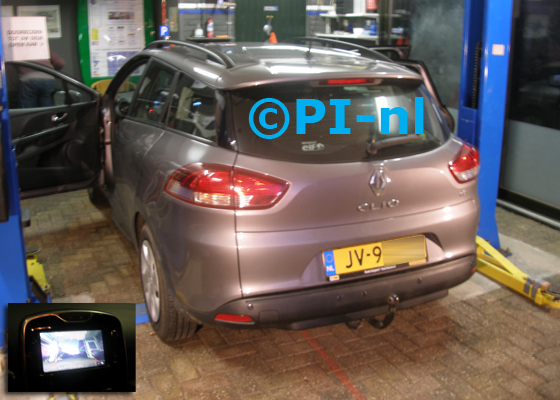 Parkeersensoren (set D 2020) ingebouwd door PI-nl in een Renault Clio Estate TDCI met canbus uit 2016. Het beeld werd aangesloten aan het fabrieksscherm (m.b.v. een interface-kabel) en is van de set met bumpercamera en antraciet gespoten sensoren.