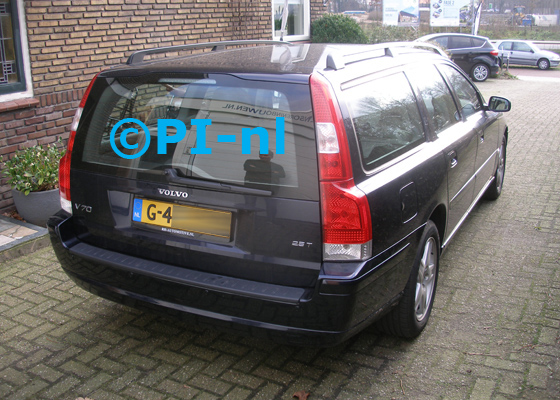 Parkeersensoren (set E 2020) ingebouwd door PI-nl in een Volvo V70 uit 2004. De pieper werd voorin gemonteerd.