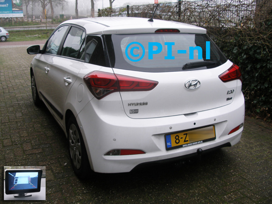 Parkeercamera (camera-set 2020) ingebouwd door PI-nl in een Hyundai i20 uit 2015. De weergave is via een bumpercamera op een monitor op het dashboard.