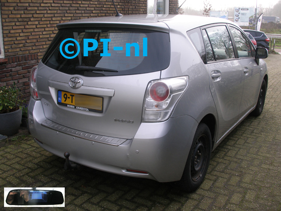 Parkeersensoren (set D 2020) ingebouwd door PI-nl in een Toyota Verso uit 2010. De spiegeldisplay is van de set met bumpercamera en sensoren.