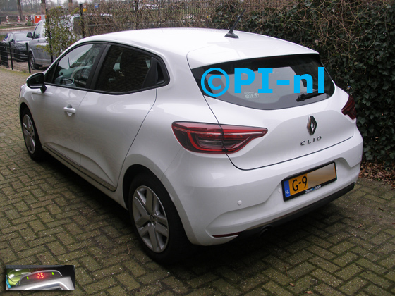 Parkeersensoren (set A 2020) ingebouwd door PI-nl in een Renault Clio (nieuw) met canbus uit 2019. De display werd in de middenconsole gemonteerd. Er werden standaard witte sensoren gemonteerd.