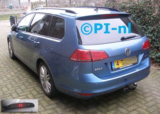 Parkeersensoren (set A 2020) ingebouwd door PI-nl in een Volkswagen Golf Variant met canbus uit 2014. De display werd linksvoor bij de a-stijl gemonteerd.