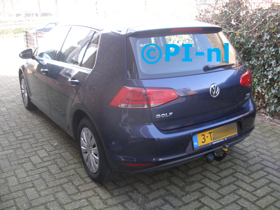 Parkeersensoren (set E 2020) ingebouwd door PI-nl in een Volkswagen Golf 7 met canbus uit 2014. De pieper werd voorin gemonteerd.