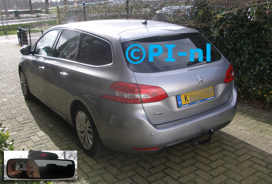 Parkeersensoren (set A 2020) ingebouwd door PI-nl in een Peugeot 308 SW met canbus uit 2016. De display werd op de binnenspiegel gemonteerd.