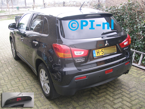 Parkeersensoren (set A 2020) ingebouwd door PI-nl in een Mitsubishi ASX uit 2011. De display werd linksvoor bij de a-stijl gemonteerd.