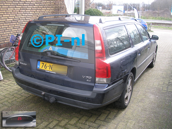 Parkeersensoren (set E 2020) ingebouwd door PI-nl in een Volvo V70 uit 2004. De pieper werd voorin gemonteerd.