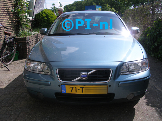 Parkeersensoren (set E 2020) ingebouwd door PI-nl in de voorbumper van een Volvo S60 uit 2007. De pieper werd voorin gemonteerd.