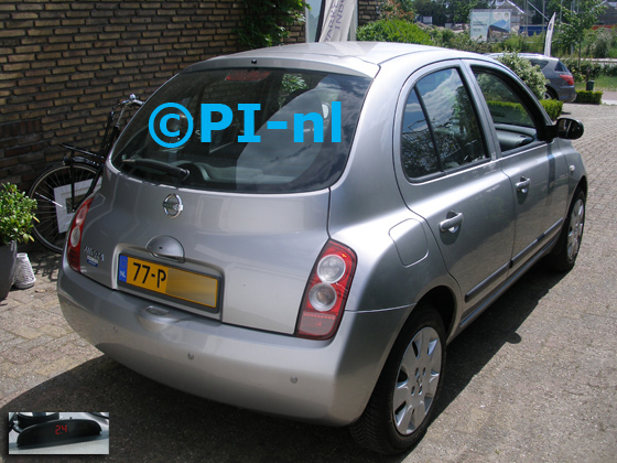 Parkeersensoren (set A 2020) ingebouwd door PI-nl in een Nissan Micra uit 2003. De display werd op het dashboard gemonteerd. Er werden standaard zilveren sensoren gemonteerd.