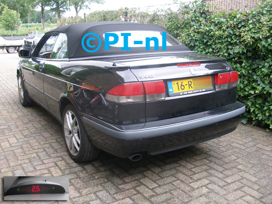 Parkeersensoren (set A 2020) ingebouwd door PI-nl in een Saab 9-3 Turbo Cabriolet uit 1999. De display werd linksvoor bij de a-stijl gemonteerd.