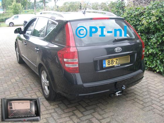 Parkeersensoren (set D 2020) ingebouwd door PI-nl in een Kia Cee'd Sporty Wagon uit 2008. Het beeld van de bumpercamera en de weergave van de sensoren is aangesloten op het eigen scherm. 