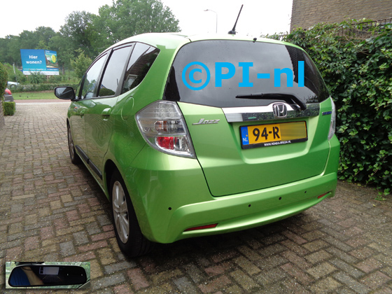 OEM-parkeersensoren (set I 2020) ingebouwd door PI-nl in een Honda Jazz Hybrid uit 2011. De spiegeldisplay is van de set met bumpercamera en OEM-sensoren.