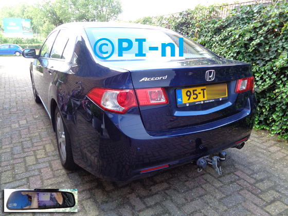 Parkeersensoren (set D 2020) ingebouwd door PI-nl in een Honda Accord uit 2012. De spiegeldisplay is van de set met bumpercamera en sensoren.