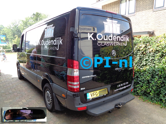 Parkeersensoren (set D 2020) ingebouwd door PI-nl in een Mercedes-Benz Sprinter Lang met canbus uit 2015. De spiegeldisplay is van de set met bumpercamera en sensoren.