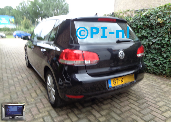 Parkeersensoren (set D 2020) ingebouwd door PI-nl in een Volkswagen Golf met canbus uit 2011. De monitor is van de set met bumpercamera en sensoren.