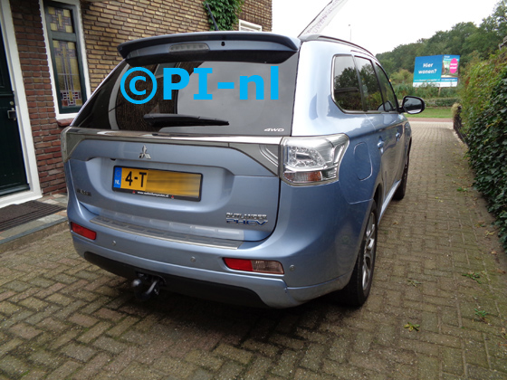 Parkeersensoren (set E 2020) ingebouwd door PI-nl in een Mitsubishi Outlander PHEV met canbus uit 2014. De pieper werd verstopt.