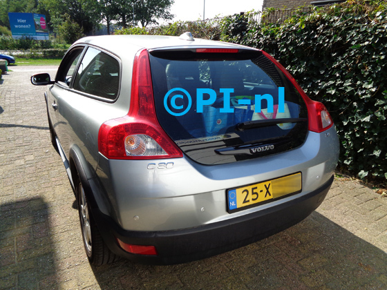 Parkeersensoren (set E 2020) ingebouwd door PI-nl in een Volvo C30 uit 2007. De pieper werd verstopt. Er werden standaard zilveren sensoren gemonteerd.