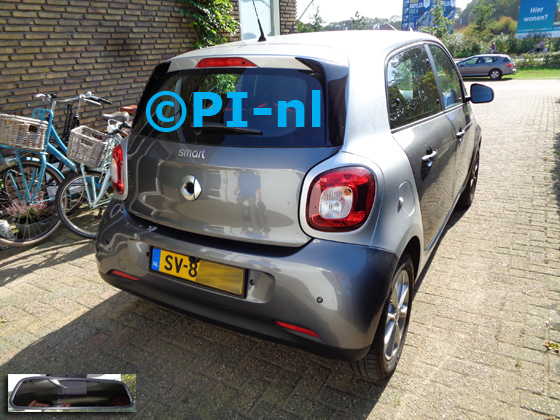 Parkeersensoren (set F 2020) ingebouwd door PI-nl in een Smart For Four met canbus uit 2018. De spiegeldisplay is van de set met kentekenplaatcamera en sensoren.