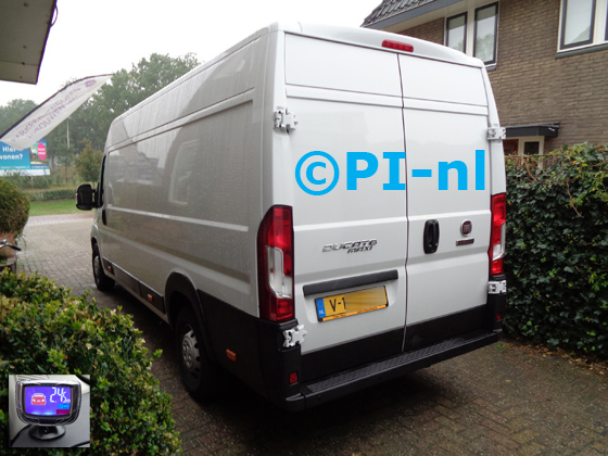 Parkeersensoren (set B 2020) ingebouwd door PI-nl in een Fiat Ducato Lang met canbus uit 2019. De display werd linksvoor bij de a-stijl gemonteerd.