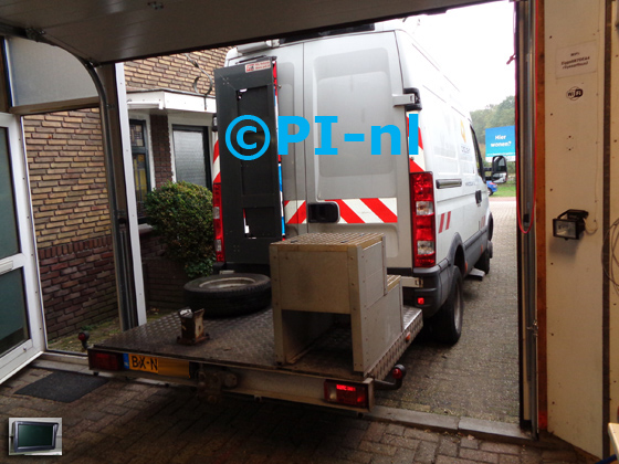 Parkeersensoren (set D 2020) ingebouwd door PI-nl in een Iveco (Fiat Ducato) 50C Hoogwerker met canbus uit 2010. De monitor aan het plafond gemonteerd en is van de set met bumpercamera en sensoren (in beugeltjse) en monitor.