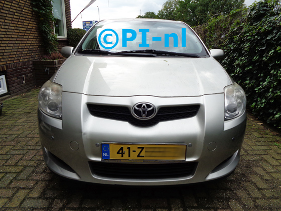 Parkeersensoren (set E 2020) ingebouwd door PI-nl in de voorbumper van een Toyota Auris uit 2008. De pieper werd voorin gemonteerd.