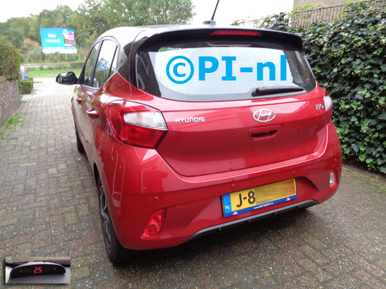 Parkeersensoren (set A 2020) ingebouwd door PI-nl in een Hyundai i10 (nieuw) uit 2020. De display werd linksvoor bij de a-stijl gemonteerd.