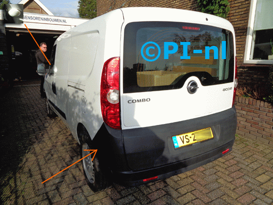Dode Hoek Detectie Systeem (DHDS-set 2020) ingebouwd door PI-nl in een Opel Combo uit 2015. De led-indicators werden bij de a-stijlen gemonteerd.