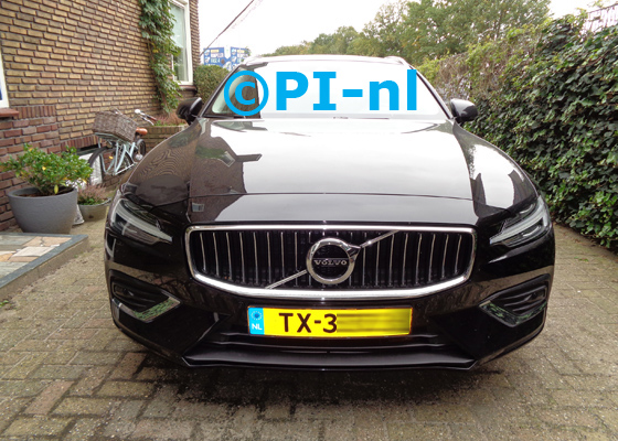 Parkeersensoren (set E 2020) ingebouwd door PI-nl in de voorbumper van een Volvo V60 uit 2019. De pieper werd verstopt. Twee sensoren werden naast de kentekenplaat gemonteerd, twee sensoren werden op de Volvo-posities gemonteerd.