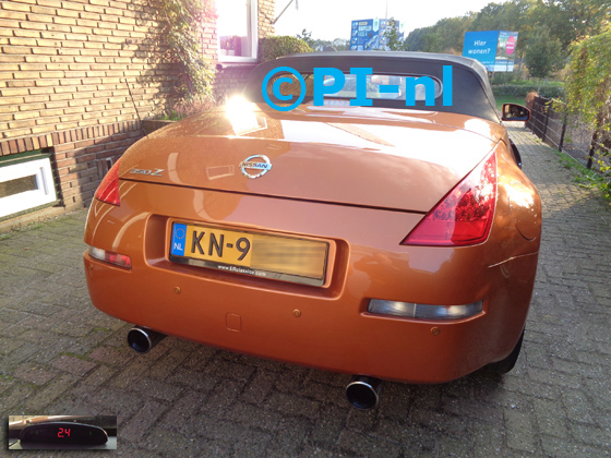 Parkeersensoren (set A 2020) ingebouwd door PI-nl in een Nissan 350Z Roadster uit 2006. De display werd linksvoor bij de a-stijl gemonteerd.