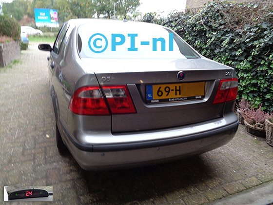 Parkeersensoren (set A 2020) ingebouwd door PI-nl in een Saab 9-5 uit 2002. De display werd linksvoor bij de a-stijl gemonteerd.