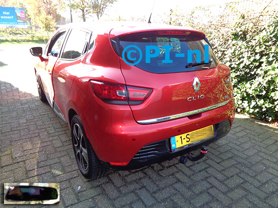 Parkeersensoren (set D 2020) ingebouwd door PI-nl in een Renault Clio TCe met canbus uit 2013. De spiegeldisplay is van de set met bumpercamera en sensoren.
