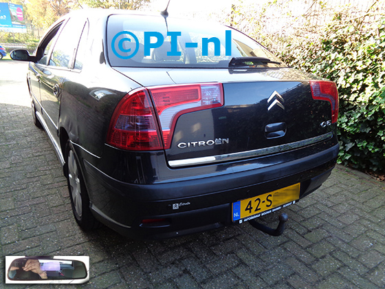 Parkeersensoren (set D 2020) ingebouwd door PI-nl in een Citroen C5 uit 2006. De spiegeldisplay is van de set met bumpercamera en sensoren.
