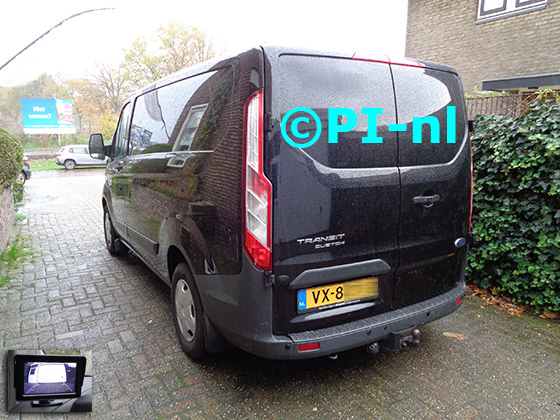 Parkeersensoren (set D 2020) ingebouwd door PI-nl in een Ford Transit Custom met canbus uit 2016. De monitor is van de set met bumpercamera en sensoren.