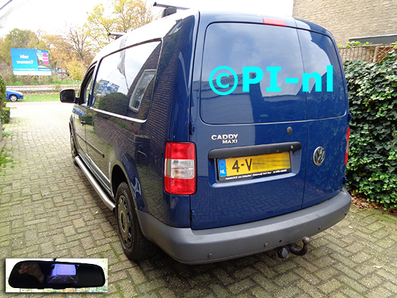 Parkeersensoren (set D 2029) ingebouwd door PI-nl in een Volkswagen Caddy Maxi met canbus uit 2010. De spiegeldisplay is van de set met bumpercamera en sensoren.