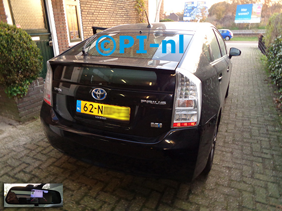 OEM-parkeersensoren (set I 2020) ingebouwd door PI-nl in een Toyota Prius uit 2010. De spiegeldisplay is van de set met bumpercamera en sensoren.