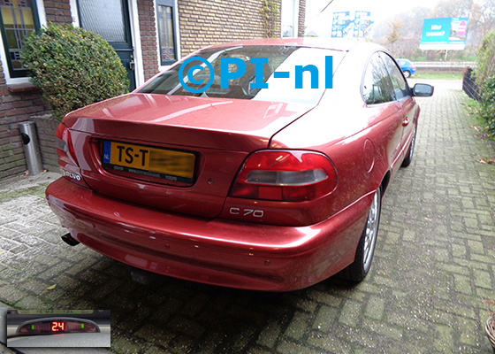 Parkeersensoren (set A 2020) ingebouwd door PI-nl in een Volvo C70 uit 1998. De display werd op de stuurkolom gemonteerd.