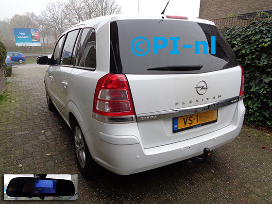 Parkeersensoren (set D 2020) ingebouwd door PI-nl in een Opel Zafira Flexivan uit 2011. De spiegeldisplay is van de set met bumpercamera en sensoren.