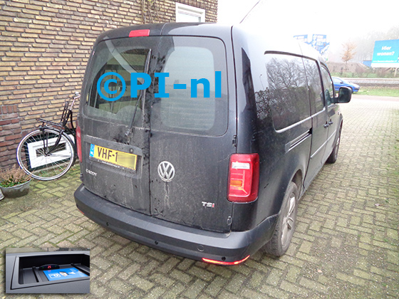 Parkeersensoren (set A 2020) ingebouwd door PI-nl in een Volkswagen Caddy Maxi met canbus uit 2017. De display werd in het dashboard gemonteerd.