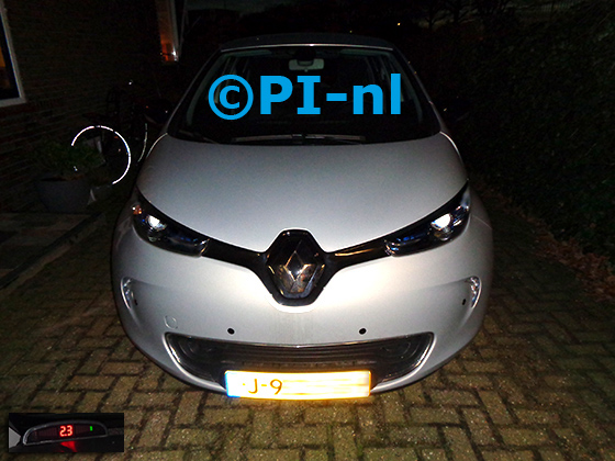 Parkeersensoren (set A 2020) ingebouwd door PI-nl in de voorbumper van een Renault Zoe uit 2018. De display werd linksvoor bij de a-stijl gemonteerd.