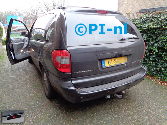 Parkeersensoren (set A 2020) ingebouwd door PI-nl in een Chrysler Grand Voyager LE uit 2006. De display werd op het dashboard gemonteerd.