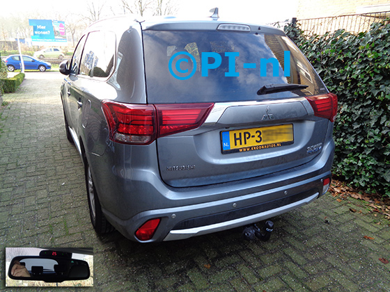 Parkeersensoren (set A 2021) ingebouwd door PI-nl in een Mitsubishi Outlander PHEV met canbus uit 2015/2016. De display werd op de binnenspiegel gemonteerd.