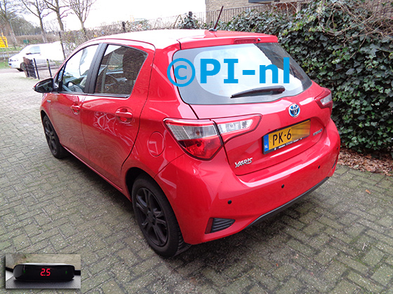 Parkeersensoren (set A 2021) ingebouwd door PI-nl in een Toyota Yaris Hybrid met canbus uit 2017/2018. De display werd linksvoor bij de a-stijl gemonteerd.