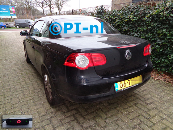 Parkeersensoren (set A 2021) ingebouwd door PI-nl in een Volkswagen Eos met canbus uit 2007. De display werd linksvoor bij de a-stijl gemonteerd.