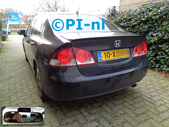 Parkeersensoren (set A 2021) ingebouwd door PI-nl in een Honda Civic sedan uit 2007. De display werd op de binnenspiegel gemonteerd.